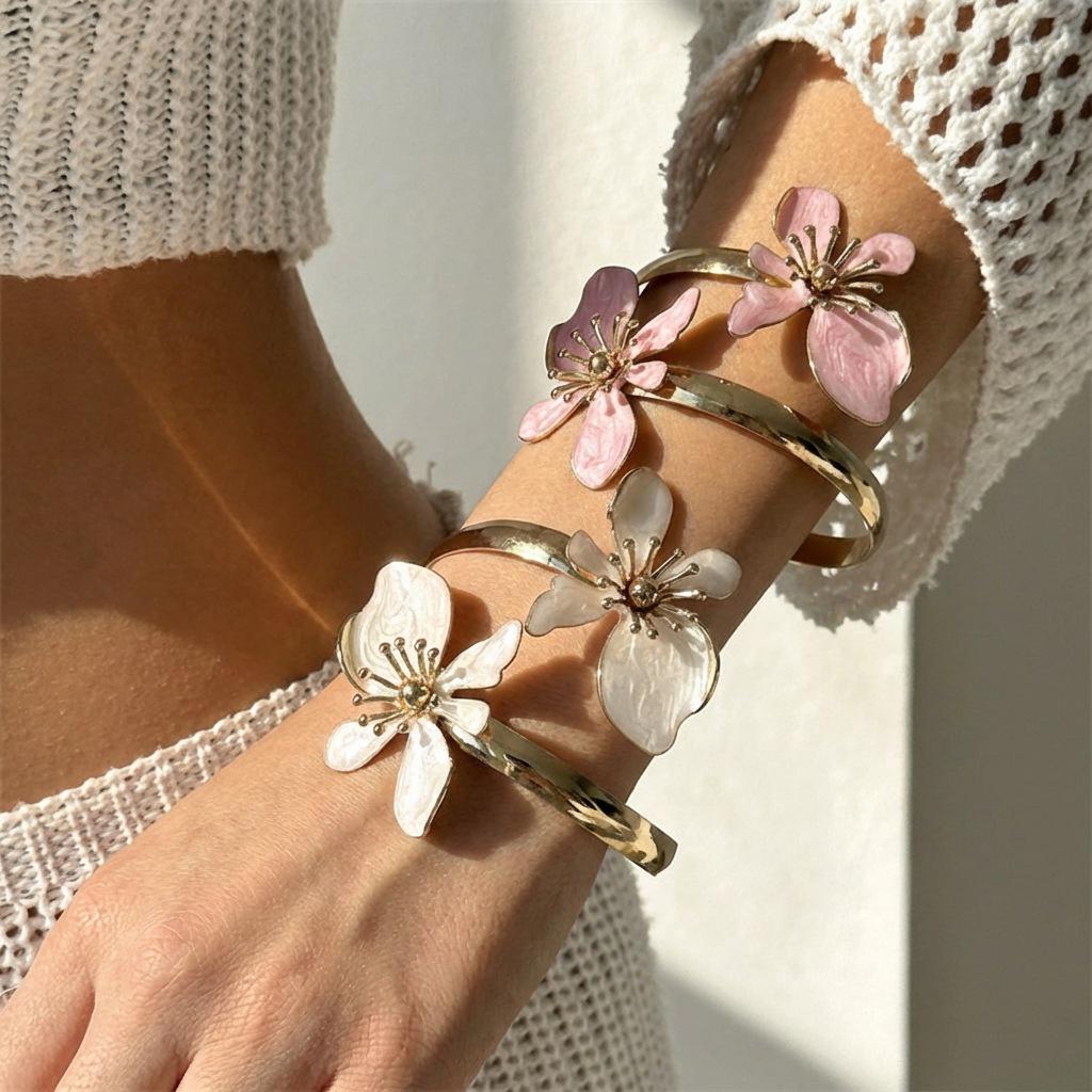 French Retro Pearlescent Enamel Flower Bracelet