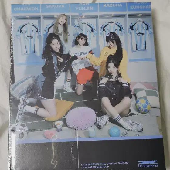 

LE SSERAFIM Фан-клубный набор - Запечатанный