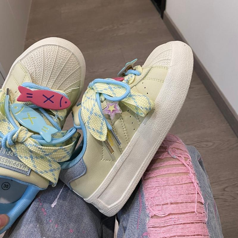 2024 Spring and Autumn Women's Designer Flat Shoes Running Shoes Lightweight Low Top Sneakers for Women Cute Fish Girls Sneakers