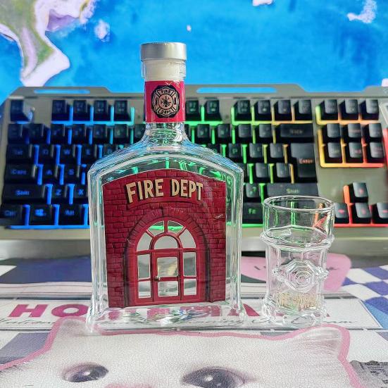 Firefighter Whiskey Decanter Fires Truck Shape Wine Bottle Hydrant Glass Bar