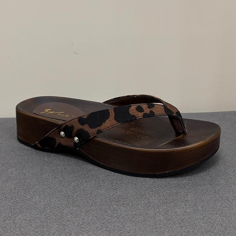 

French retro flip-flops women s summer new fashion versatile soft-bottomed beach vacation Japanese cool slippers 35