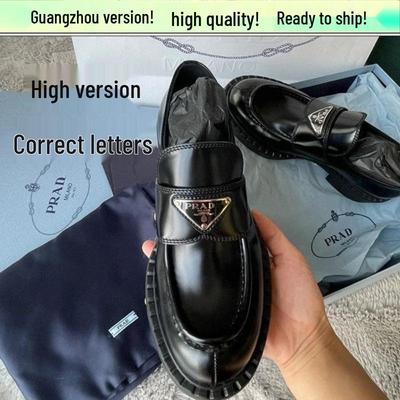 Dames Vintage Schoenen met Chunky Hak van Echt Leer met Driehoek Logo Herfst/Winter 2025