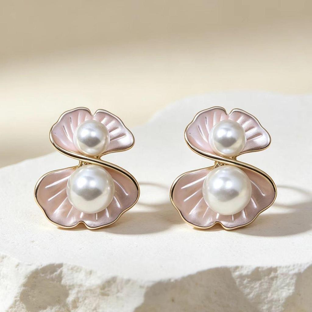 Retro Light Luxury Shell Pearl Enamel Stud Earrings