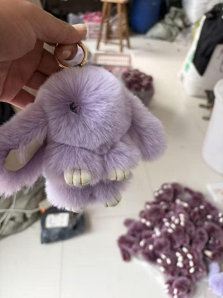 Imitation Otter Rabbit Fur Keychain: Cute Play Dead Rabbit Pendant for Bags & Phones