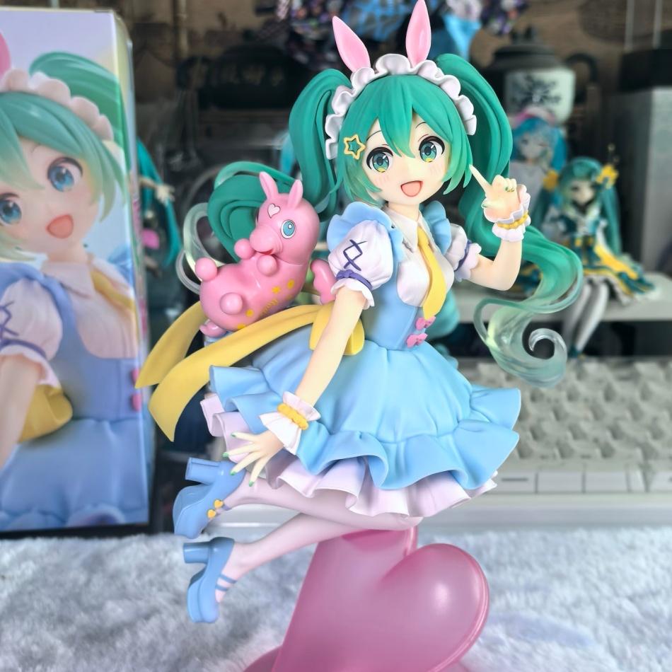 Hatsune Miku Rabbit Ear Figure – PVC Collectible Statue with Pink Toy Accessory & Heart Base, Anime Character Figurine for
