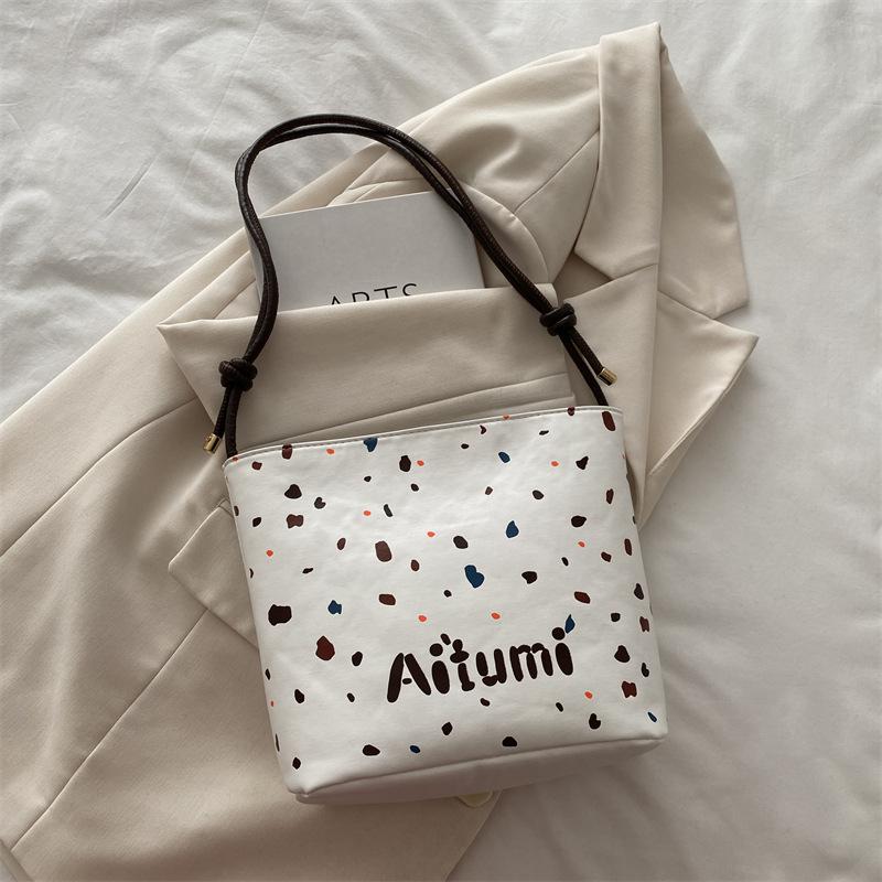 

Женская сумка 2025 года, модная простая ретро-текстура, иностранный стиль, простая сумка-ведро