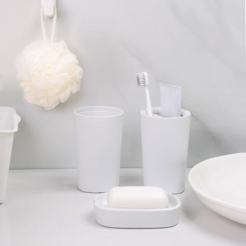 QUANGE Simple Bathroom Set