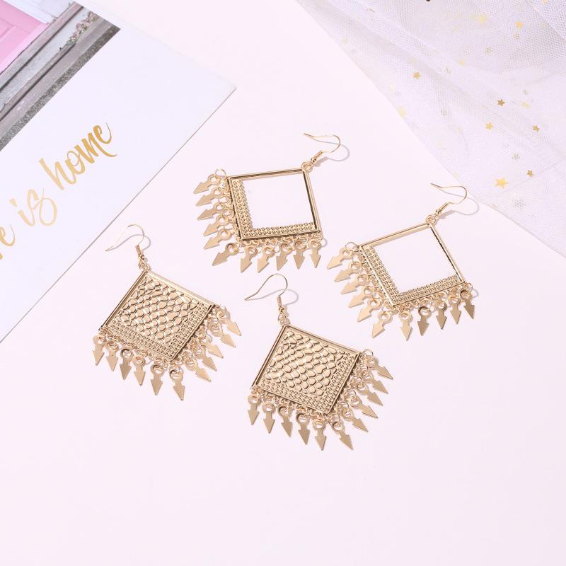 Women's Simple Fashion Long Drop Water Leaf Fringe Earrings