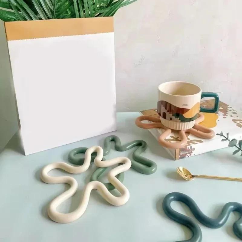 Unregelmäßige Silikon-Wärmeisolierende Tischdecke Kaffeetassenuntersetzer Hochtemperaturbeständig Haushaltsküche Schüssel Topf Teller Untersetzer