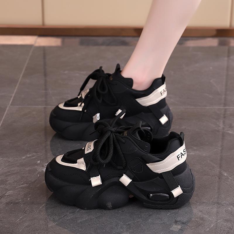 

Женские кроссовки на толстой подошве, новая весенняя обувь 2025 года, женские кроссовки, увеличивающие рост, маленькие белые кроссовки, повседневные спортивные, взрывные, универсальные 2811 40 чёрный