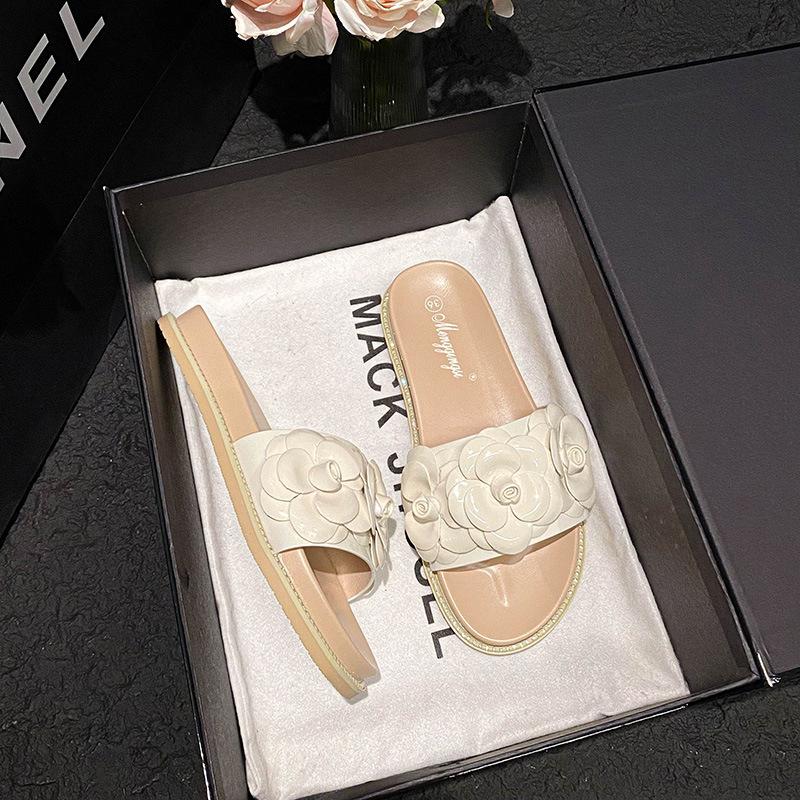 Fashion  designer camellia flower platform slippers women open toe outdoor slides summer shoes japanned leather floral flip flops