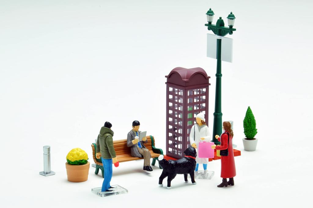 TOMYTEC DioColle 64 09a Street Partially Assembled Figure and Accessory Set 319061 1/64 #CarSnap "Holiday Corner" ABS/PVC Painted,