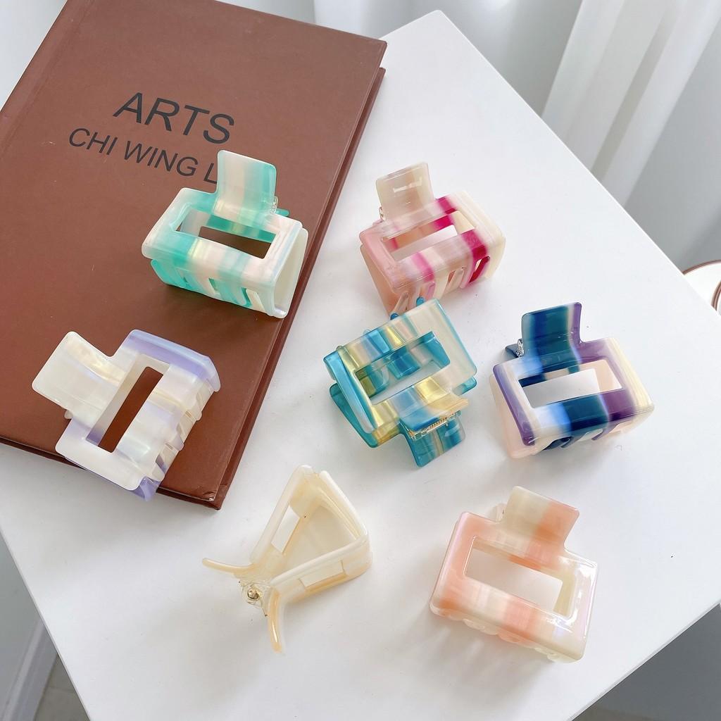 Elegant Handcrafted Gradient Color Small Hair Claw Clip For Women With Vintage Style