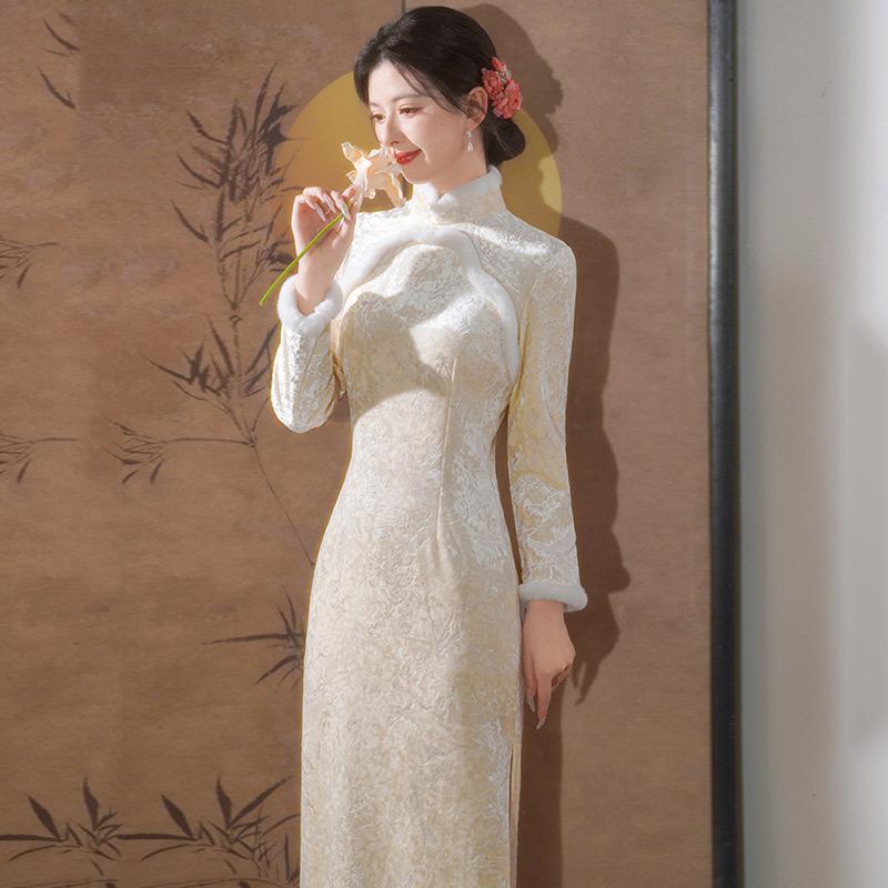 White Winter Clothing, Velvet and Thickened National Style, New Chinese Long-sleeved Cheongsam, Improved Young Women's Retro Autumn and Winter