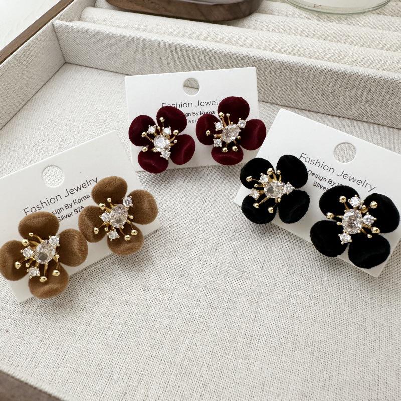 Retro Flocked Flower Zirconia Stud Earrings - Exquisite Design for Versatile Wear