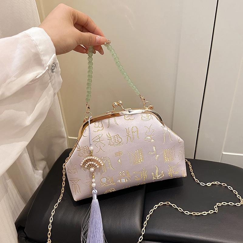 New Chinese Style Women's Embroidered Shell Handbag with Chain Strap Single Shoulder Bag Metal Clip Crossbody Bag Beaded Handbag