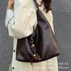 Tote bag women's 2025 new trendy autumn and winter high-end retro shoulder bag large-capacity work commuter women's bag