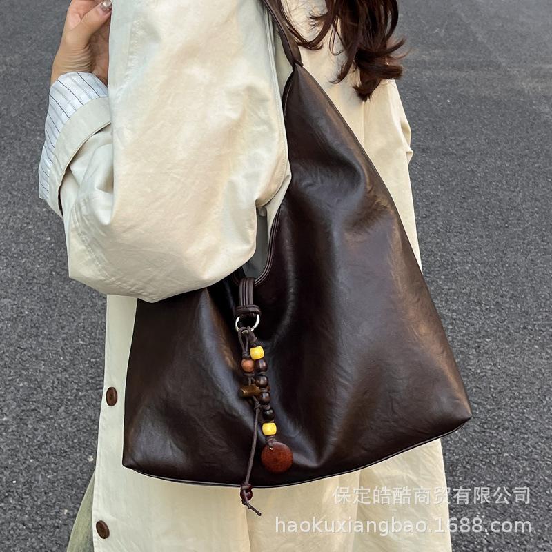 Tote bag women's 2025 new trendy autumn and winter high-end retro shoulder bag large-capacity work commuter women's bag