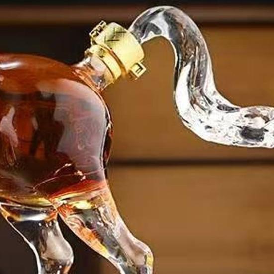 Horse Shaped Wine Decanter 1000ml Glass Zodiac Horse Wine Bottle with Silicone Stopper Wine Whiskey