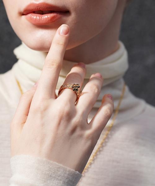 Bonbeau Fancy Twist Dangling Ring