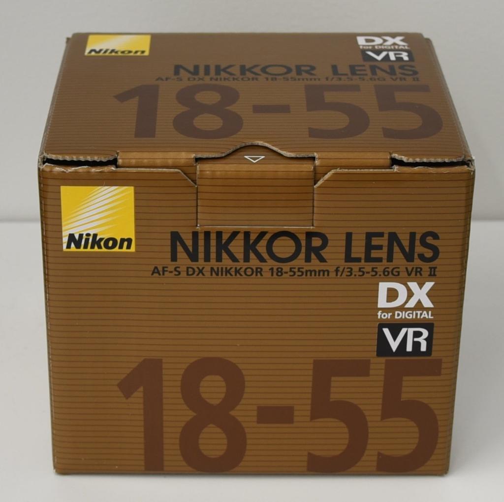 Nikon standard zoom lens AF-S DX NIKKOR 18-55mm f/3.5-5.6G VR II for Nikon DX format only