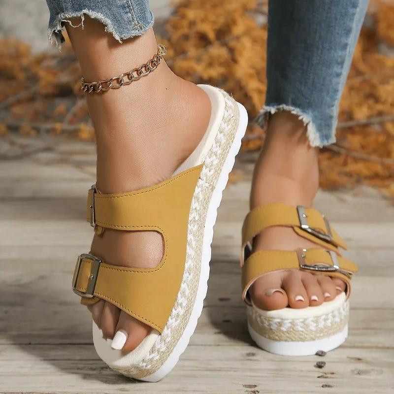 

Модная женская обувь 2024 года, горячая распродажа, женские тапочки больших размеров, модные повседневные тапочки с металлическим украшением, женские новые тапочки на плоской подошве с открытым носком 42