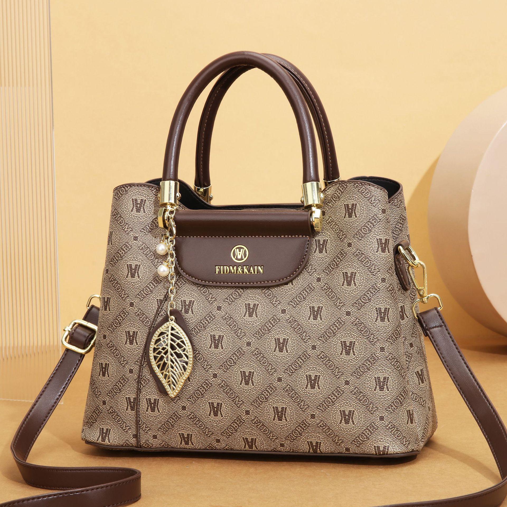 

Женская сумка новая 2025 на плечо кроссбоди женская сумка портативная высококлассная с цветком большая вместительная сумка-тоут женская