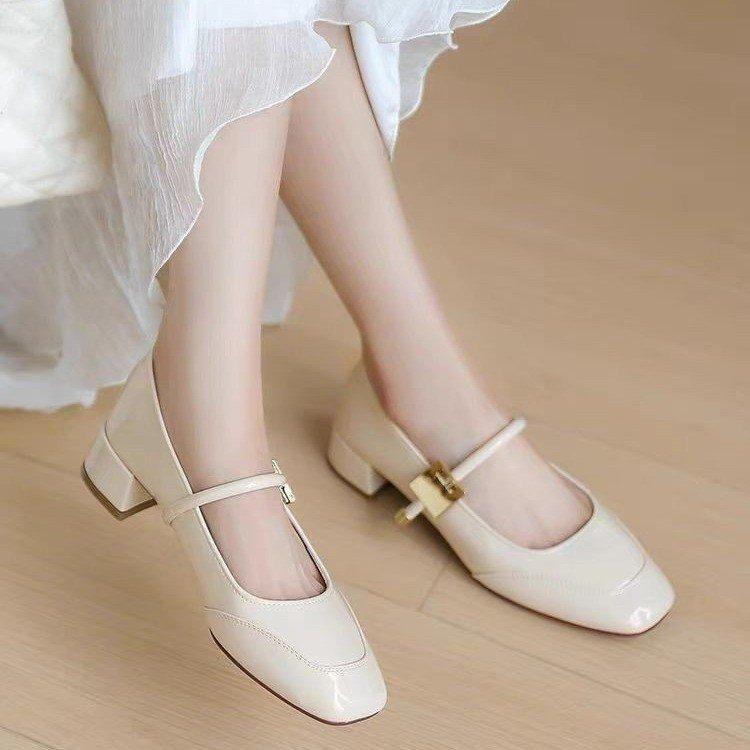 Retro Mary temperament vzácné boty červené světlo ústa kožené boty 2025 nové večerní francouzská móda čtvercová hlava jednoduché boty dámské boty