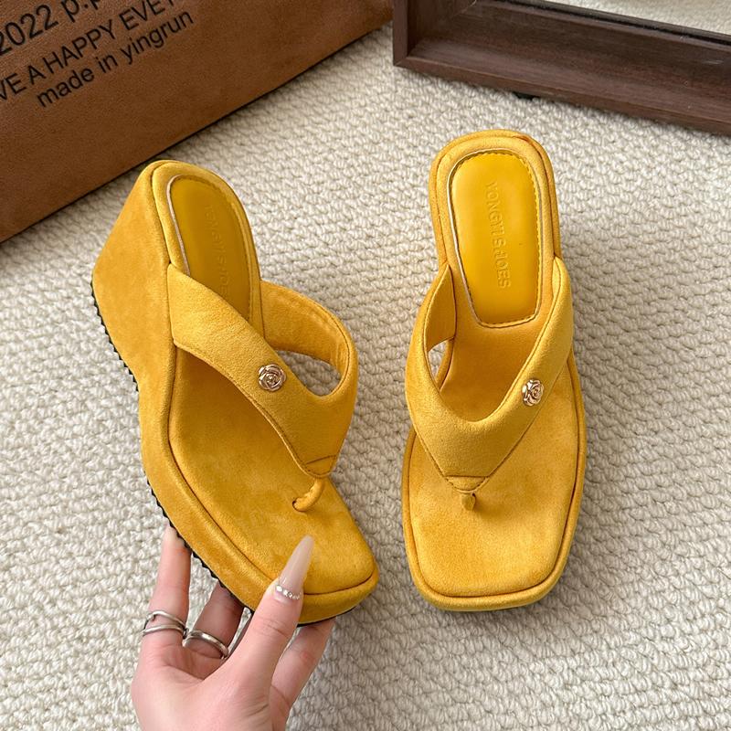 

Модные квадратные сандалии на платформе с клипсой для пальца, женские шикарные джинсовые сабо на танкетке, летний уличный стиль, шлепанцы на толстом высоком каблуке 40 жёлтый