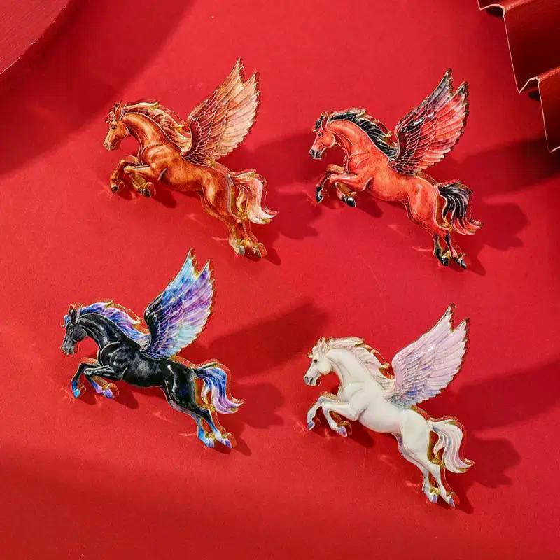 1/4Pcs Fashion Flying Horse Brooches For Women Men Cute Animal Pony Badge Pins Clothing Bag Accessories New Year Gift