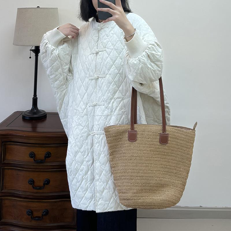 

White duck down medium and long down jacket women s 2025 winter fashion retro buckle large size loose meat jacket M слонова кістка