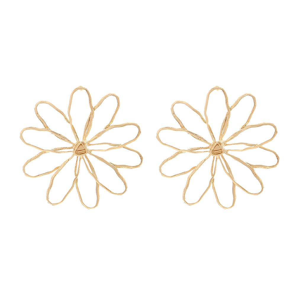 

Metal Hollow Flower Stud Earrings for Women New Exaggerated Minimalist Design Zircon Party AccessoriesZAA золотий