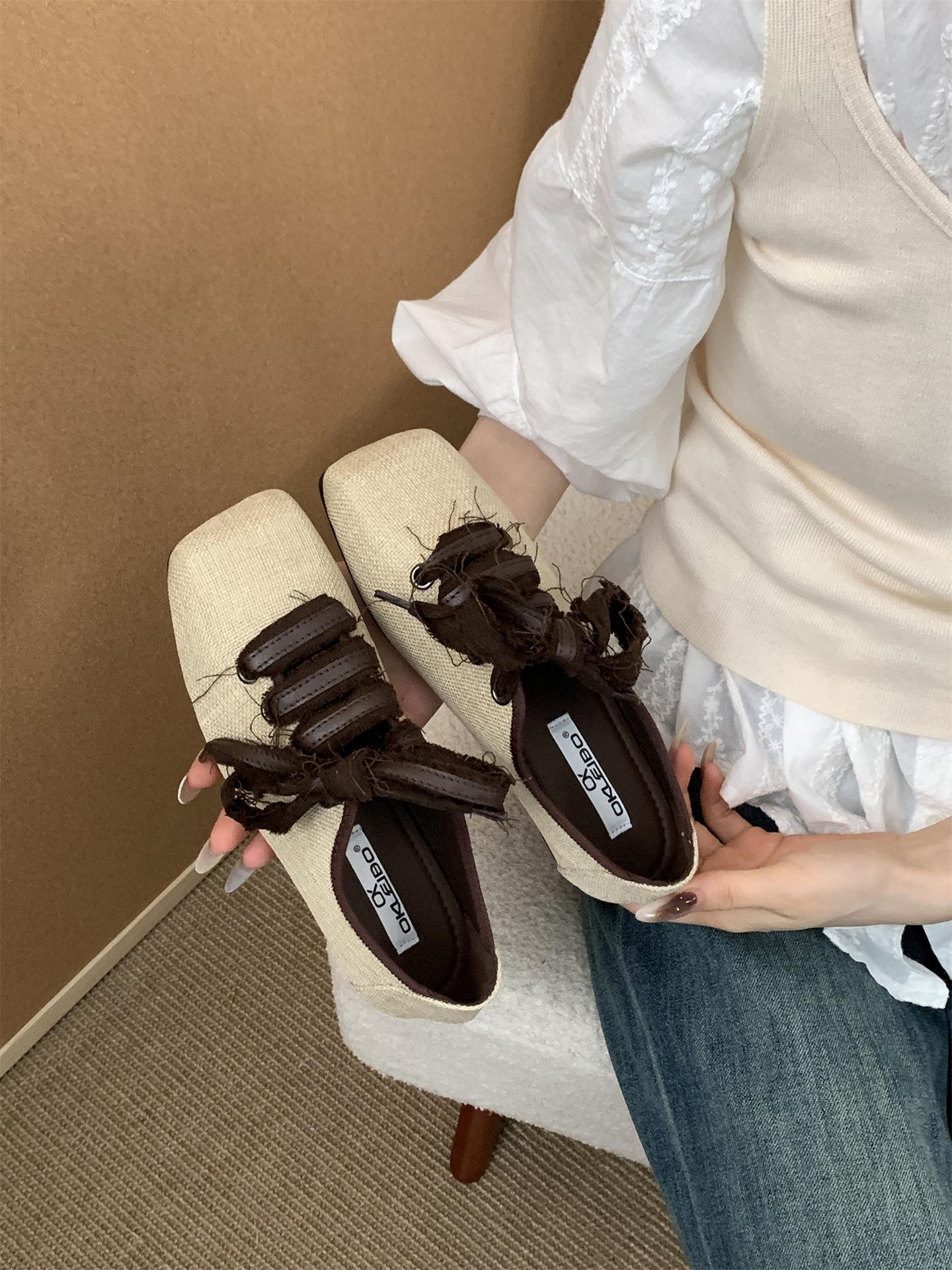 

Ретро корейская версия модные туфли с квадратным носком одинарные женские туфли осень 2025 новые универсальные плоские повседневные туфли на шнуровке 39