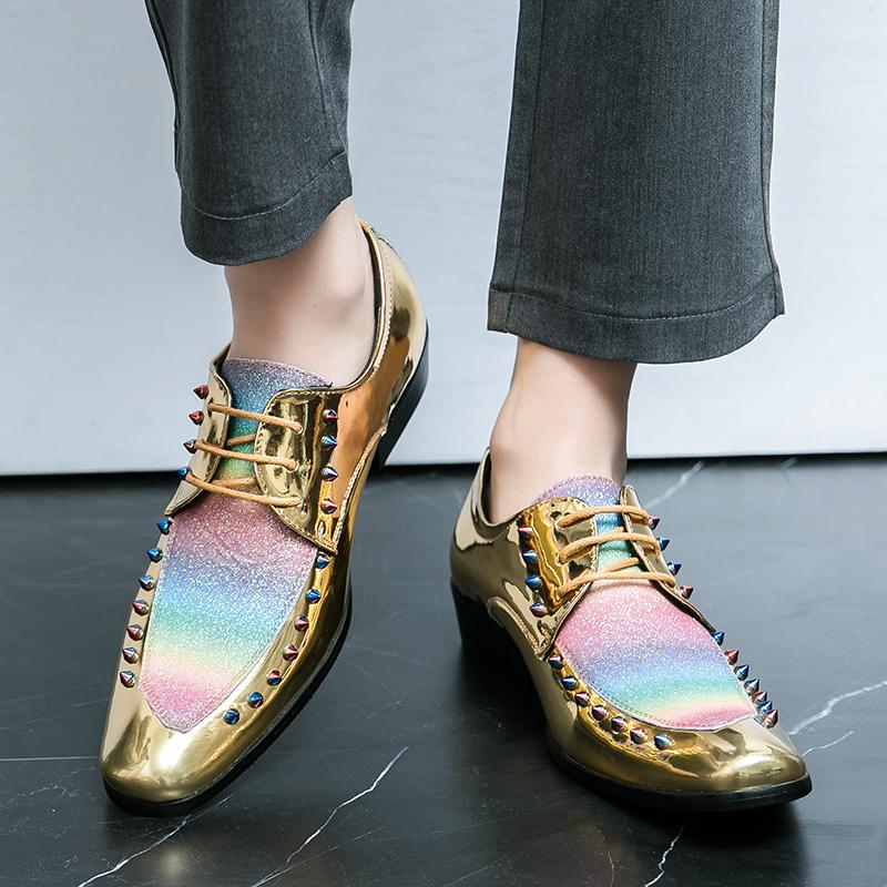 Fashion Rivet Design Golden Male Shoes British Pointed Toe Men Chelsea Boot Leather Luxury Glitter Men's Wedding Dress Shoes Oxfords