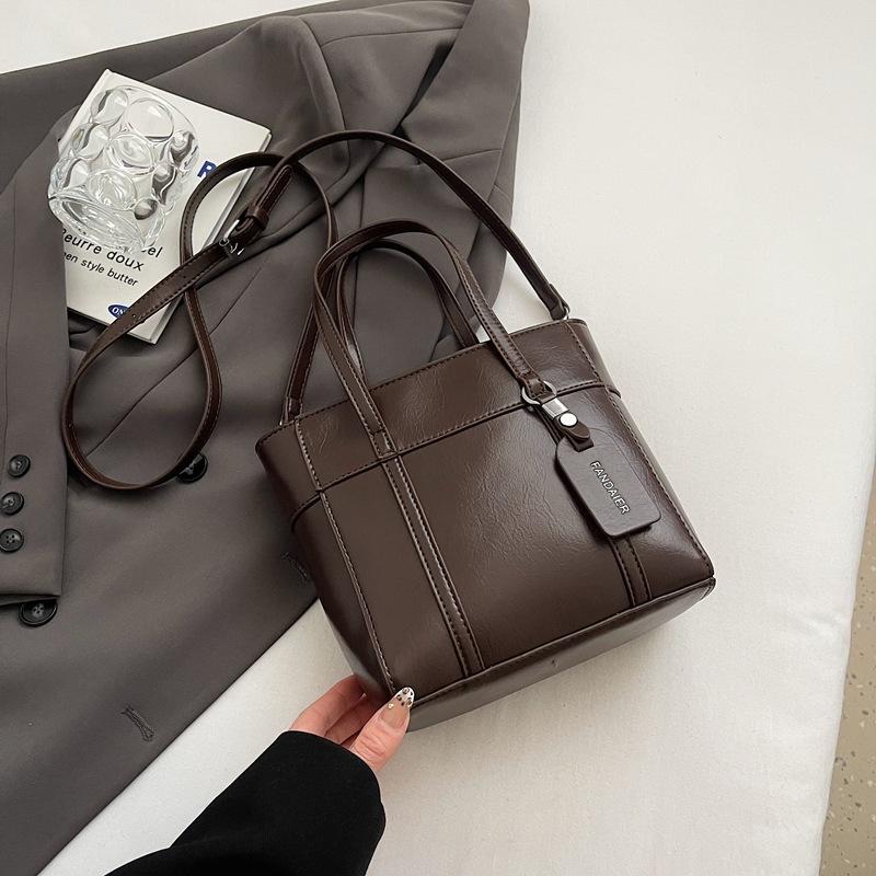 Trendy New Korean Niche Retro Style Portable Bucket Bag Autumn and Winter Fashionable Women's Commuting Simple Messenger Bag