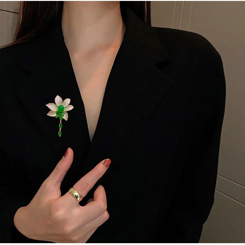 Senior Brooches Flower Leaf Brooch Pins for Women Suit Pendant  Fashion Brooches Jewelry