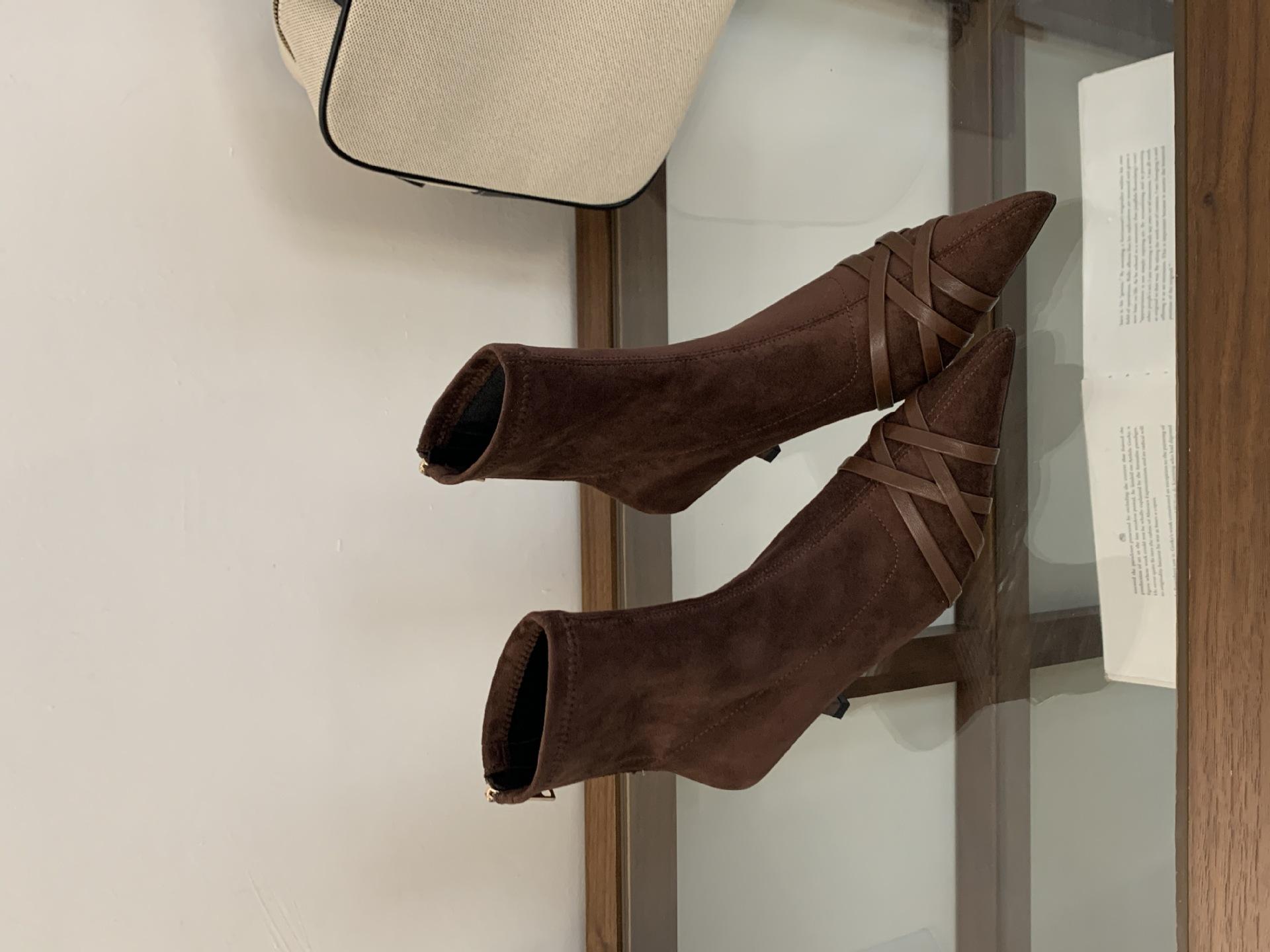 

2025 темпераментные остроносые ботильоны на тонком каблуке, женские комбинированные ботильоны на высоком каблуке, эластичные ботильоны из замши до щиколотки 39 коричневый