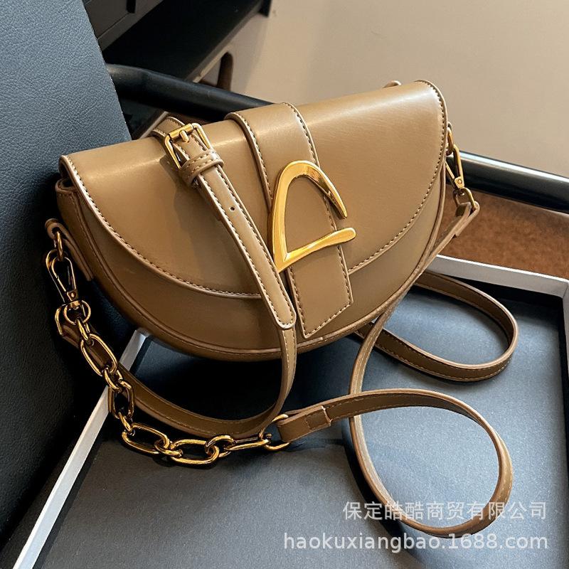 This year's popular underarm bag women's autumn 2025 new high-end fashion shoulder bag niche saddle bag