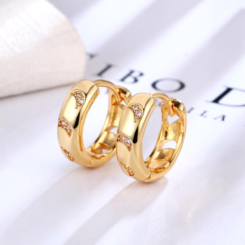 

Elegant European & American Style Earrings: Minimalist Texture Hoops & Clips for Women