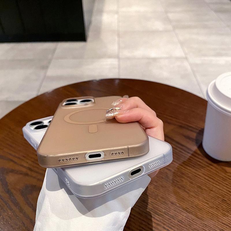 Applicable to iPhone17PROMAX mobile phone case, ice mist magnetic suction ultra-thin matte PC Apple 16E/15 hard defense 11/X