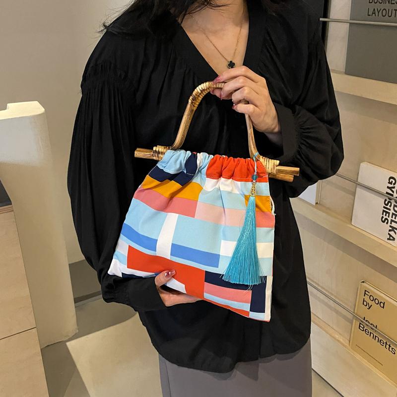Eine mehrfarbige Patchwork-Stoff-Material Damenhandtasche, alle Frauen sind verwendet, um Temperament zu verbessern, um den täglichen Bedarf zu decken