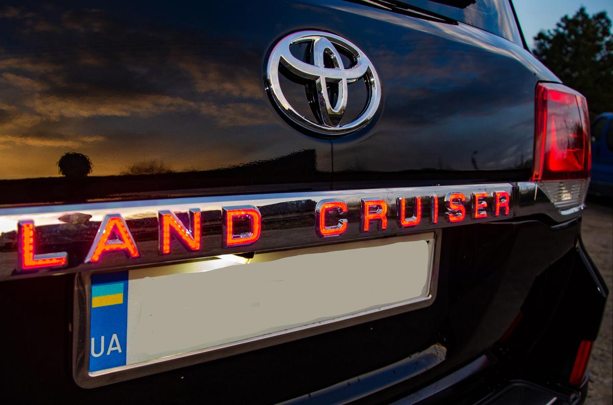 

Планка над номером LED (2016-2025) для Toyota Land Cruiser 200