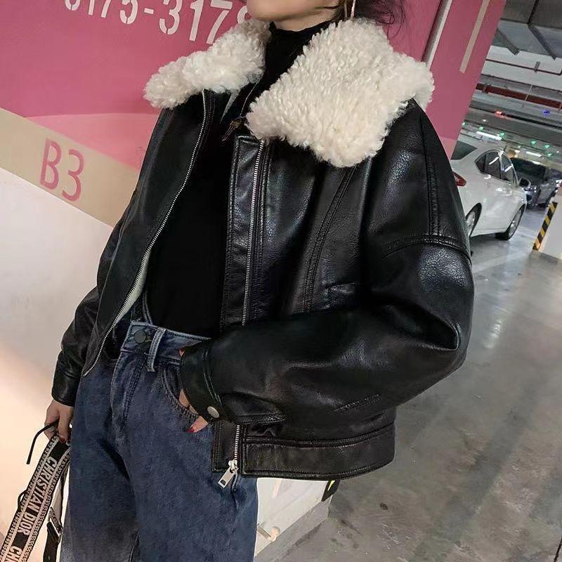 Women's Retro Black Leather Coat with Lambswool Collar - Autumn/Winter Fleece-Lined Motorcycle Jacket