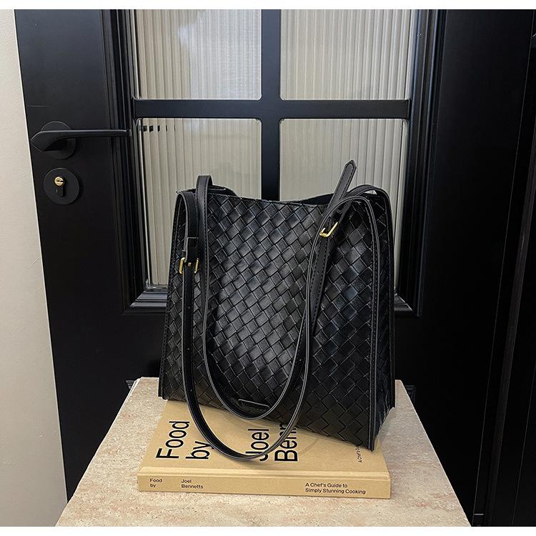 

Універсальна осіння сумка на плече великої місткості, жіноча нова сумка під пахвами 2024 року чорний