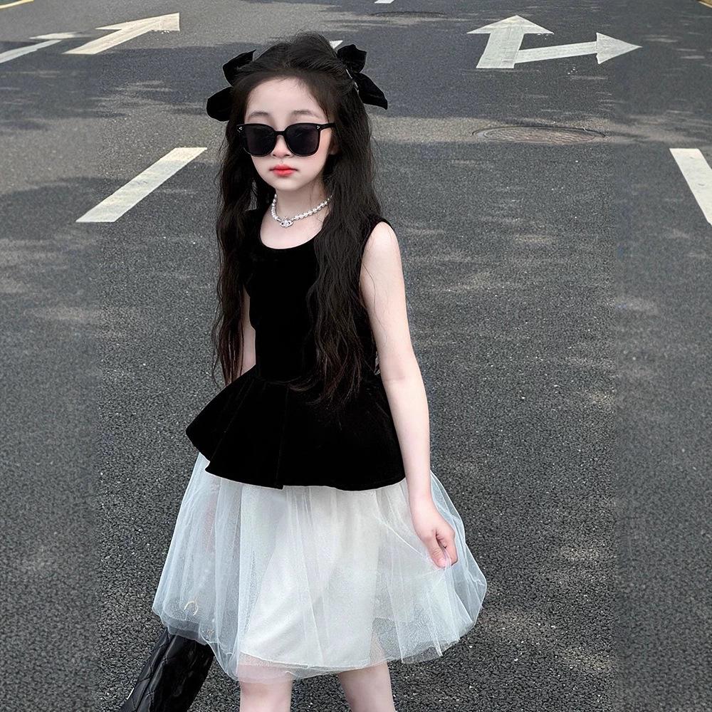 Sofort verfügbar Hochwertiges Schwarzes Netzkleid für Mädchen - Stilvolles 2026 Design