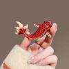 Roter Fisch Anstecknadel Anstecknadel Legierungstextur Für diejenigen, die eine Mischung aus Tradition und modernem Stil bei Accessoires wünschen