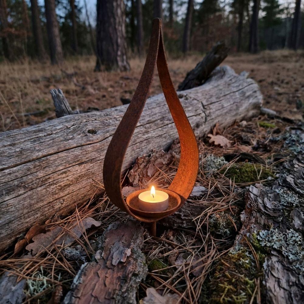 Vintage Style Iron Candle Holder Non-slip Rusty Metal Heart-Shaped Lantern Stable Romantic Candlestick Rack Garden Decor