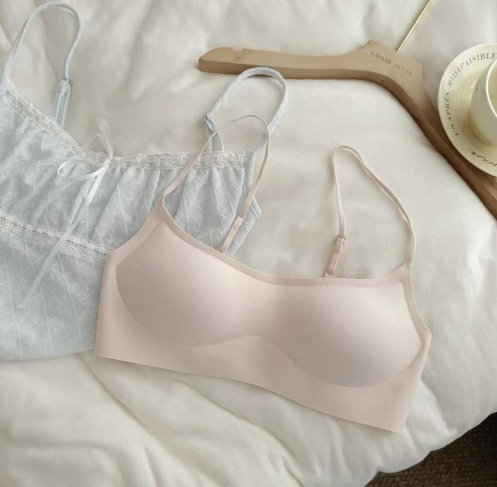 Xiaohongshu popular thin shoulder strap low neck foundation non-marking small chest gathering underwear women's no steel ring invisible bra cover