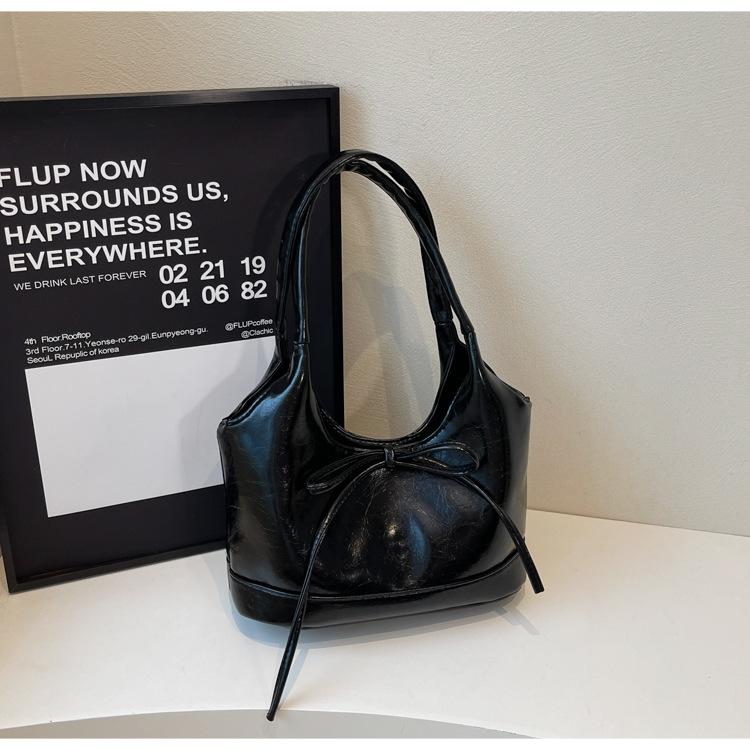 

2025 Korean version of the new bow niche women s bag, simple commuter literary shoulder bag, large-capacity underarm tote bag Black Small