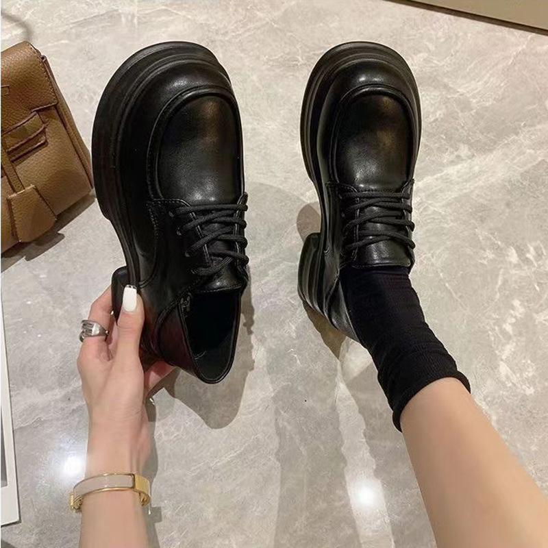 

Кожаные туфли на платформе женские новые туфли на танкетке со шнуровкой, увеличивающие рост, маленькие кожаные туфли для колледжа, женские одинарные туфли 35 чёрный
